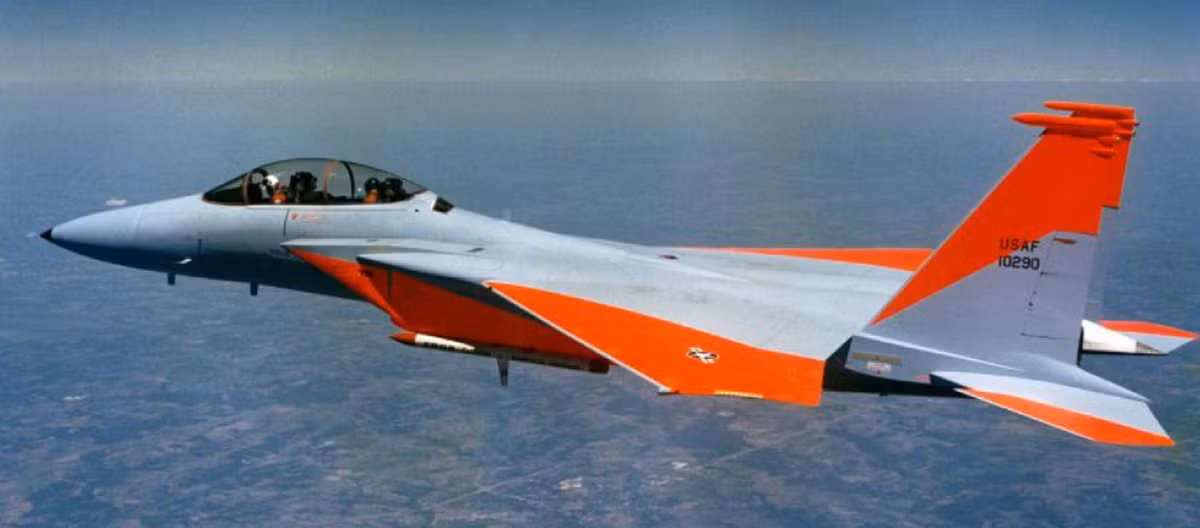 F-15B-3 (c/n 71-0290): Nguyên mẫu hai chỗ ngồi đầu tiên, ban đầu được đặt tên là TF-15A, chuyến bay đầu tiên thực hiện vào ngày 07 tháng 7 năm 1973.