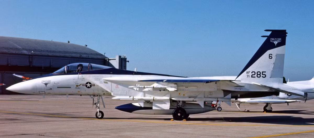 F-15A-3 (c/n 71-0285): Bay lần đầu tiên vào ngày 23 tháng 5 năm 1973 và được sử dụng để thử nghiệm các hệ thống điều khiển hỏa lực tên lửa và các hệ thống điện tử hàng không khác.