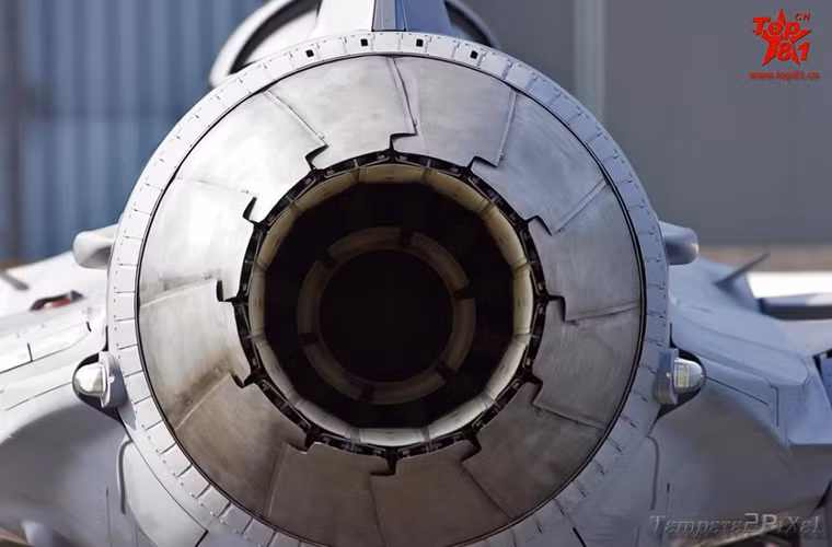 Một mẫu chiến đấu cơ khác cũng sử dụng động cơ General Electric F414 là dòng tiêm kích đa năng Saab JAS 39 Gripen của Thụy Điển nhưng là với biến thể nội địa hóa Volvo RM12. Nguồn ảnh: Sina