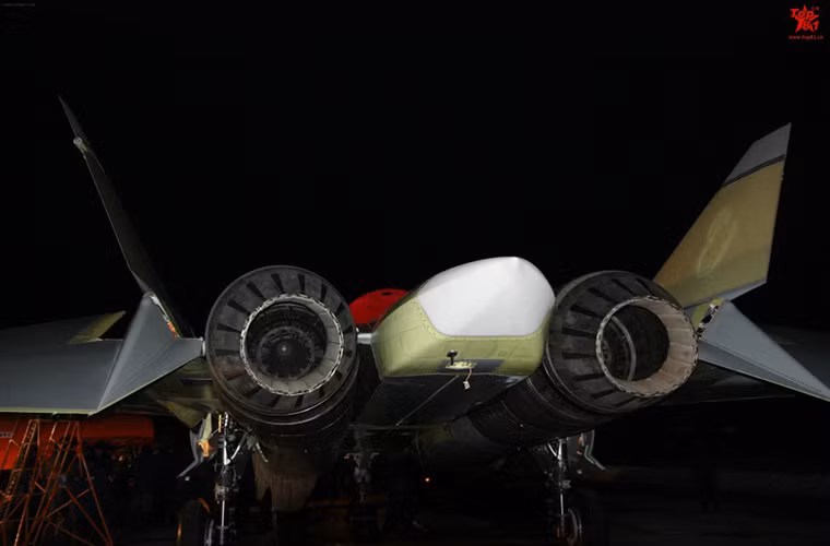 Chiến đấu cơ thế hệ thứ 5 Sukhoi T-50 của Nga với bộ đôi động cơ AL-41F1. Nguồn ảnh: Sina
