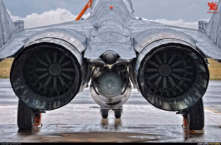Trong ảnh là một chiếc MiG-29A của Không quân Ba Lan với mẫu động cơ Klimov RD-33. Nguồn ảnh: Sina