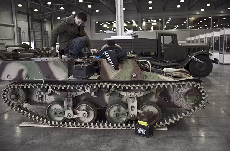 Có một điều khá đặc biệt là tất cả các vũ khí chiến tranh thế giới được trưng bày tại Motors of War đều có thể hoạt động. Nguồn ảnh: Sputnik News