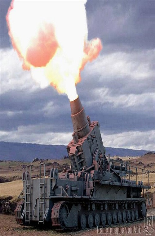 Tuy sở hữu sức mạnh lớn, nhưng tầm bắn của Karl-Gerät khá hạn chế tối đa chỉ 10km với loại đạn cối thông thường chỉ nặng hơn 1.200kg, do đó nó dễ dàng rơi vào tầm phản pháo của đối phương. Ngoài ra tốc độ bắn của Karl-Gerät siêu chậm càng khiến nó dễ bị tiêu diệt.