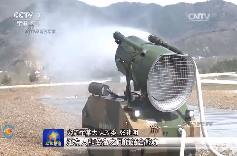 Một điểm hạn chế khác của mẫu robot này là việc sử dụng nguồn nước từ xe chuyên dụng vốn là phương tiện chở nó, tầm hoạt động tối đa của nó chỉ tầm hơn 150m tính từ xe chứa cho tới vị trí của robot.