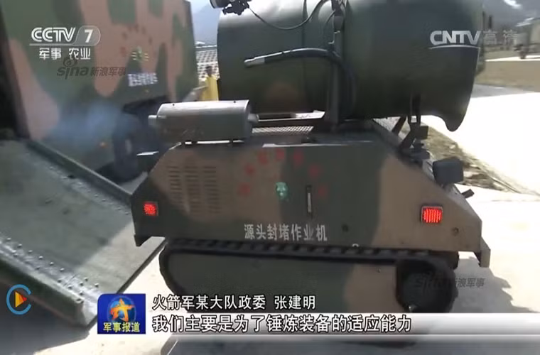Với thiết kế hiện tại thì nhiều khả năng mẫu robot này của Quân đội Trung Quốc sử dụng động cơ xăng thay vì động cơ điện như một số mẫu robot chuyên dụng khác.