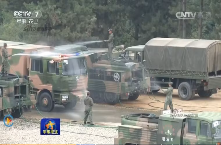 Nếu như việc tiêu trùng, tẩy độc các phương tiện cơ giới quân sự trước đây được thực hiện bởi con người …