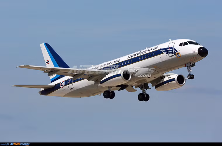 Trong tháng 8 vừa rồi Không quân Hoàng gia Thái Lan cũng đã đưa vào trang bị hai chiếc Sukhoi Superjet 100LR biến thể VIP do Tổng công ty hàng không Sukhoi của Nga sản xuất với giá trị ước tính 34 triệu USD mỗi chiếc. Hai chiếc máy bay này được sử dụng để chuyên chở các thành viên thuộc Hoàng gia Thái Lan cùng các quan chức cấp cao của nước này.