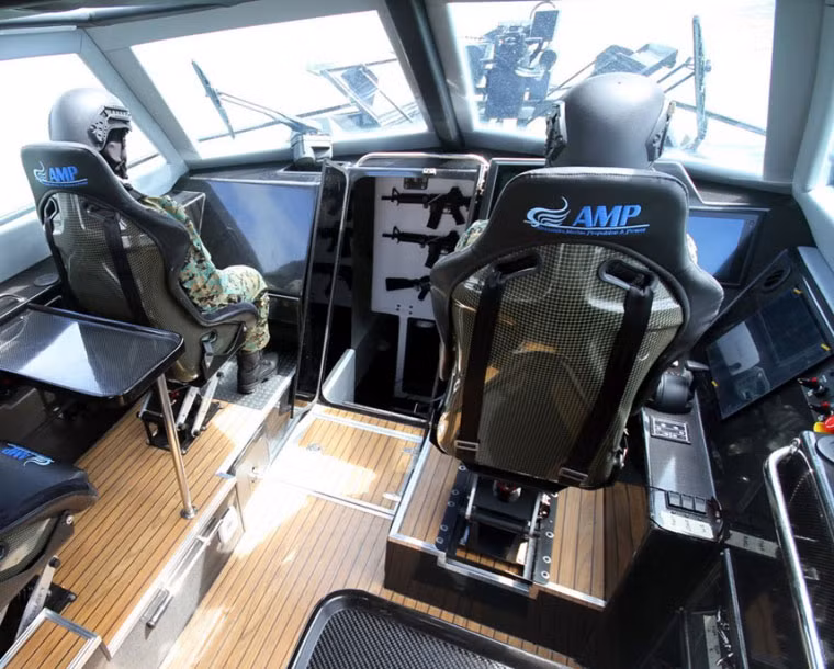 Bên trong còn có một khoang chứa vũ khí cho lực lượng đặc nhiệm.