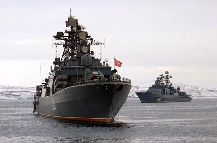 Biên đội tàu khu trục chống ngầm lớp Udaloy tham gia diễn tập trên biển gần Bắc Cực.