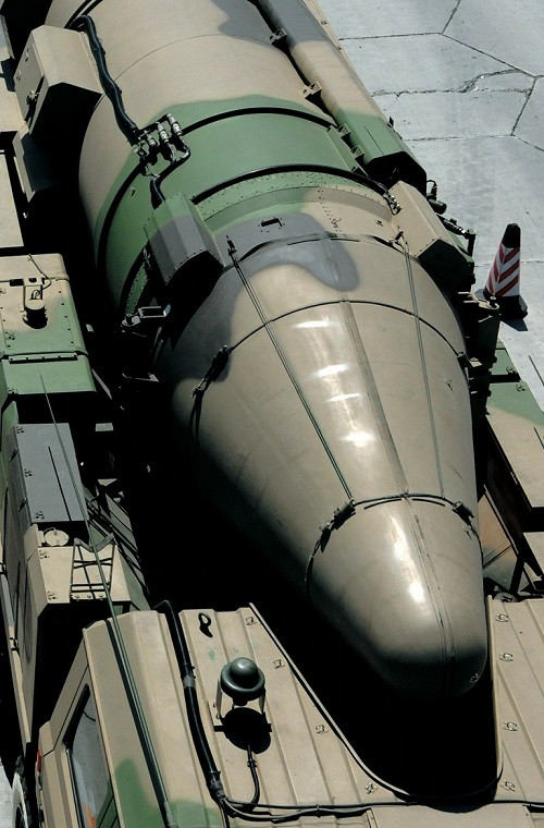 Cũng theo Li Jie, bộ ba tên lửa sát thủ tàu sân bay Mỹ của Trung Quốc hiện tại đang được hình thành gồm tên lửa hành trình CJ-10, tên lửa đạn đạo chống hạm DF-21D và tên lửa đạn đạo tầm trung DF-26. Với ba hệ thống tên lửa này, Trung Quốc có thể đánh chặn biên đội tàu sân bay của Mỹ ngay từ cửa ngõ Biển Hoa Đông hay bất cứ vùng biển lận cận nào trong khu vực.