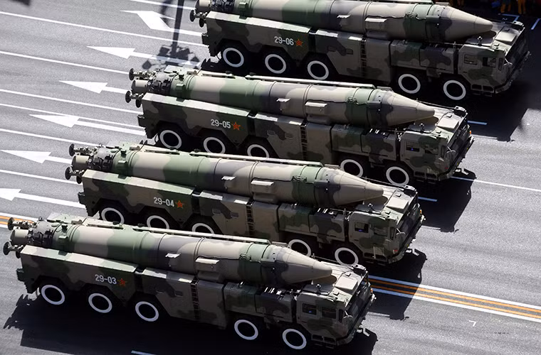 Trong một báo cáo an ninh mới đây do chính phủ Mỹ công bố, mặc dù Hải quân Mỹ có thể tự do đi lại trên mọi vùng biển theo luật “tự do hảng hải”, tuy nhiên điều này sẽ sớm thay đổi với sự vươn lên không ngừng của Trung Quốc. Và những quốc gia như Nga, Trung Quốc và Iran đều đang tăng cường khả năng quân sự của mình về mọi mặt từ trên không cho đến trên biển.