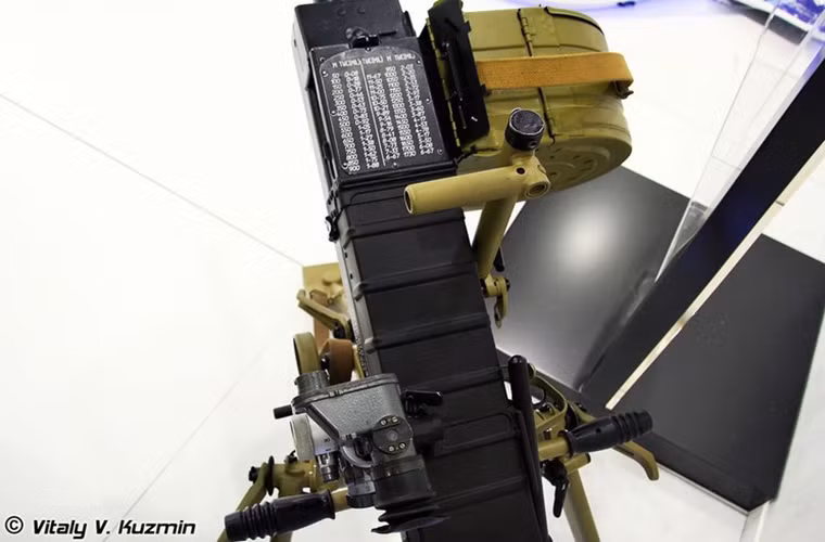 Tốc độ bắn tối đa của AGS-30 là 425 viên/phút với sơ tốc đầu đạn 185m/s, tầm bắn hiệu quả 1.700m. Đi kèm với súng là kính ngắm quang học PAG-17.