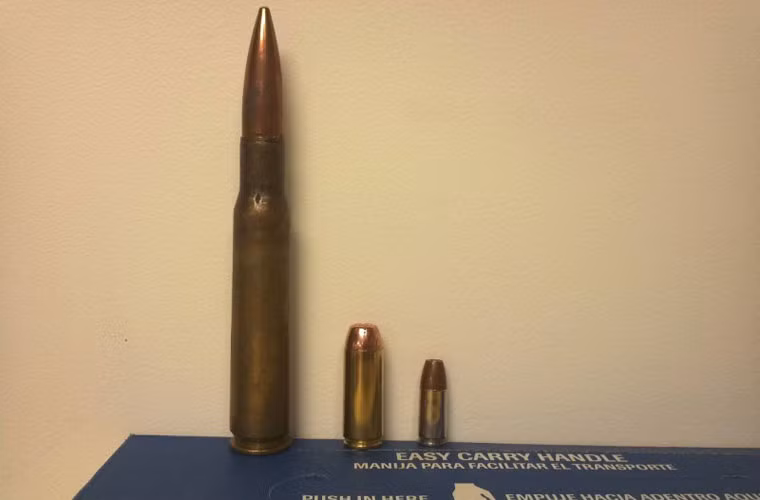 Súng lục này sử dụng đạn cỡ 12,7mm, có thể dùng chung với khẩu đại liên M2 Browning.