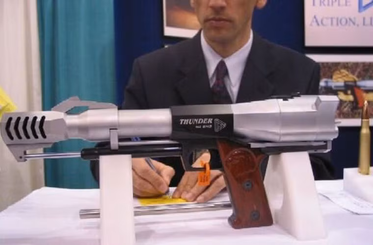 Vì vậy, sau khi giới thiệu loại súng lục này chưa bao lâu, công ty vũ khí Triple Action của Mỹ đã phá sản và đóng cửa.