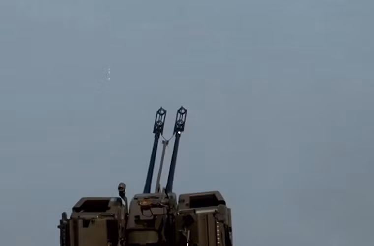 Về thông số kỹ thuật của AF902 FCS/35, mỗi tổ hợp này được biên chế bốn pháo phòng không hai nòng AF902 FCS/35 35mm có tầm bắn hiệu quả 4.000 với các mục tiêu bay ở độ cao 3.000m. Tốc độ bắn của AF902 FCS/35 tối đa là 1.100 phát/phút.