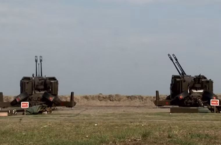 AF902 FCS/35 là một trong những tổ hợp pháo phòng không tự động tiên tiến nhất của Trung Quốc hiện nay do Norinco phát triển dựa trên mẫu pháo phòng không hai nòng Type 90 35mm. AF902 FCS/35 được vận hành hoàn toàn tự động thông qua hệ thống AF902. Nó được thiết kế để có thể đánh chặn hầu hết mọi mục tiêu bay tầm thấp từ máy bay cho đến tên lửa hành trình hoặc cả tên lửa đạn đạo.