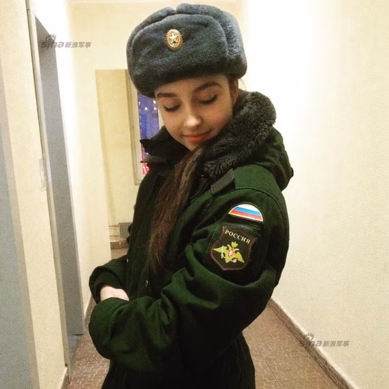 Vẻ đẹp của nữ quân nhân này thậm chí còn hơn cả những cô hoa hậu, hay hotgirl ngoài đời thường.