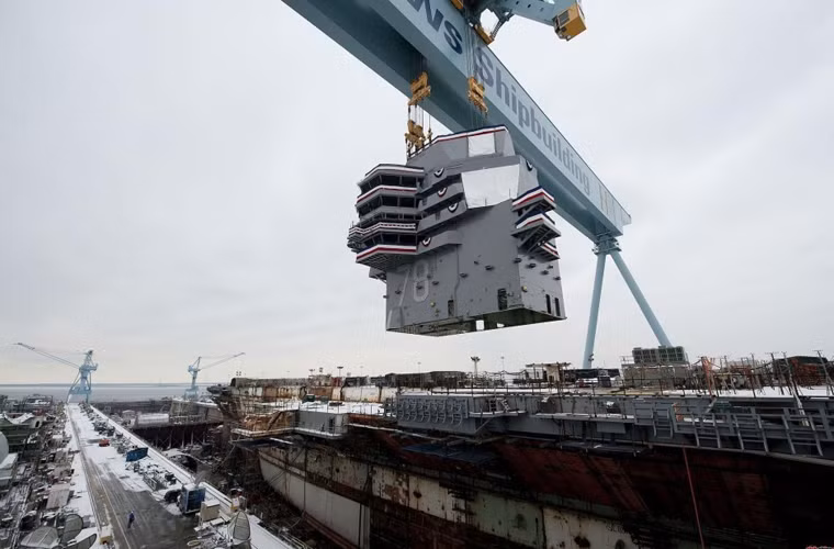 Gần đây Mỹ đã đóng tàu USS Gerald R.Ford có tên mã là CVN-78 vào tháng 11/2009 và dự kiến hạ thủy vào tháng 10/2013. Trong khi Anh đóng tàu sân bay Queen Elizabeth đầu tiên vào năm 2009 và cũng hạ thủy vào năm 2014, dự kiến đi vào hoạt động vào năm 2017. Như thế quá trình đóng, thử nghiệm và đưa vào phục vụ của con tàu rơi vào khoảng 7-8 năm.