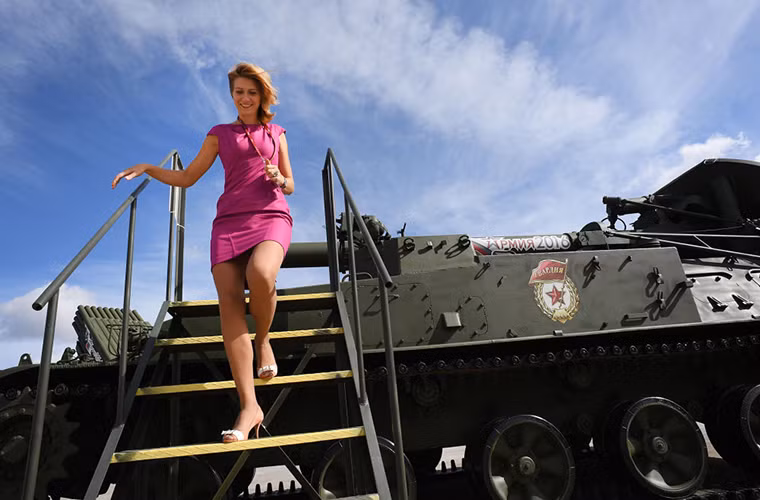 Amry-2016 chính thức diễn ra từ 6/9 và sẽ kéo dài cho tới 11/9 nơi quy tụ các mẫu vũ khí hiện đại nhất của ngành công nghiệp quốc phòng Nga từ vũ khí bộ binh cho đến tên lửa đạn đạo. Và đây cũng là cơ hội cho Nga tìm kiếm các hợp đồng xuất khẩu vũ khí của mình.