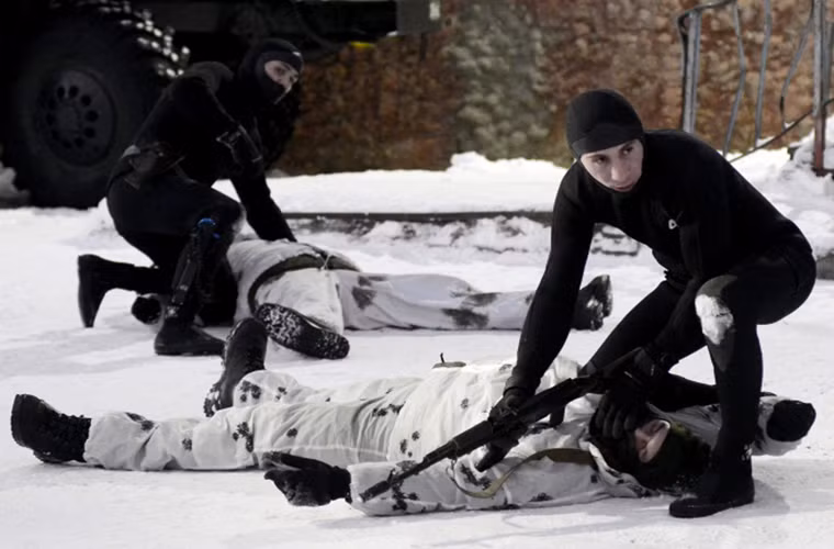 Các đơn vị người nhái Nga đều phải qua các chương trình huấn luyện đặc biệt nhằm có thể thích ứng với mọi điều kiện tác chiến dưới nước lẫn trên cạn.