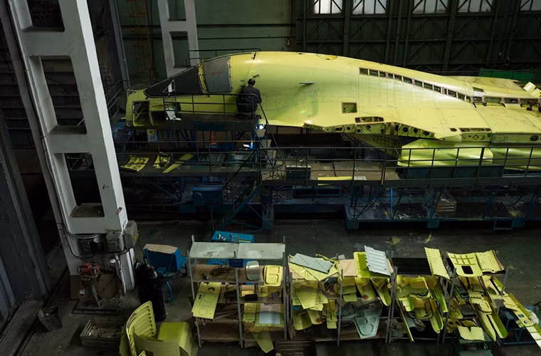 Tính tới hiện tại Không quân Nga đã đưa vào trang bị 84 chiếc Su-34 với những chiếc đầu tiên vào năm 2014, từ nay cho đến năm 2020 Nga dự kiến sẽ sở hữu khoảng 120 chiếc Su-34 trong biên chế.