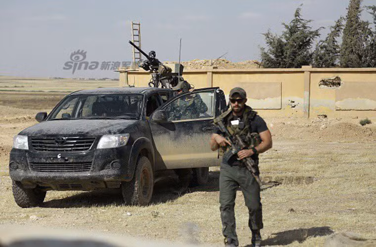 Có một số nguồn tin cho biết đích thân Đô đốc Walter đã tới giám sát hoạt động các đơn vị biệt kích của Mỹ tại Syria vào tháng trước và chuyến đi này diễn ra trong bí mật. Nó chỉ được công bố sau khi Walter đã trở lại vùng an toàn ở Iraq.