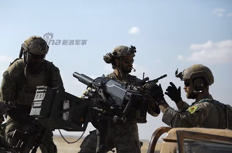 Không tự nhiên mà lực lượng người Kurd quyết định mở chiến dịch tái chiếm Raqqa từ IS khi mà xét về thực lực họ hoàn toàn thua xa Nhà nước Hồi giáo tự xưng. Thậm chí người Kurd cũng bắt đầu có những hành động khiêu khích các nhóm vũ trang ôn hòa trong khu vực lẫn Quân đội chính phủ Syria.