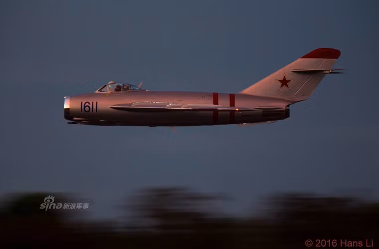 Dù Liên Xô chế tạo nên MiG-17 nhưng quốc gia biến nó trở thành huyền thoại lại là Việt Nam. Từ những năm 1960 Việt Nam đã âm thầm đào tạo thế hệ phi công lái máy bay chiến đầu tiên của mình với trang bị chính là những chiếc MiG-17 và J-5 để có thể đối đầu với Không quân Mỹ trên bầu trời miền bắc.