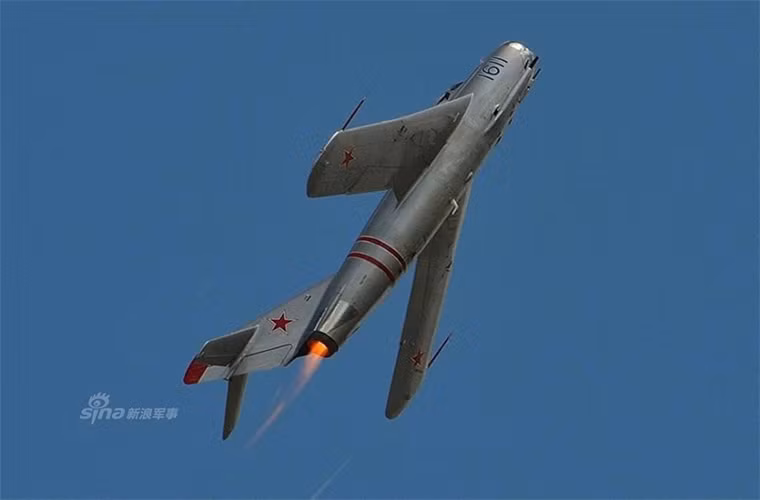 Có một thực tế là MiG-17 hay J-5 của Việt Nam đều lạc hậu hơn rất nhiều so với các dòng chiến đấu cơ phản lực của Mỹ khi đó. Khi mà hệ thống vũ khí chính của MiG-17 chỉ là pháo tự động còn phía Mỹ là tên lửa không đối không. Nhưng bằng chí ý và tinh thần quả cảm của mình các phi công MiG-17 Việt Nam đã đánh bại các chiến đấu cơ tối tân của Mỹ như F-4, F-8 hay cho đến cả F-105.