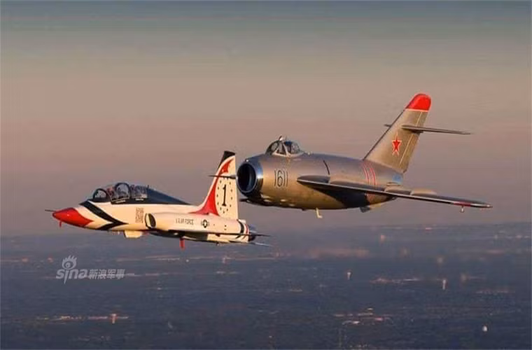 Hiện tại Randy Ball cùng chiếc MiG-17F của mình đã thực hiện hàng trăm buổi biểu diễn trên không trên khắp nước Mỹ cùng hàng ngàn giờ bay.