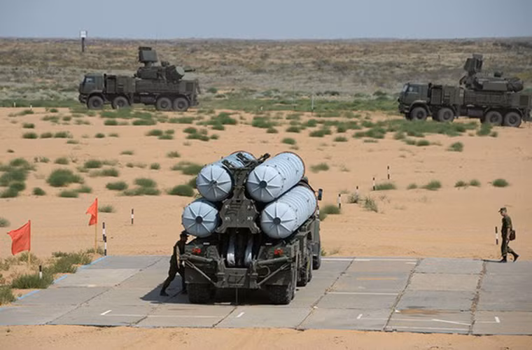 Cũng tại hội thao quân sự năm nay, lần đầu tiên Nga tổ chức phần thi cho các nước đang sử dụng tổ hợp tên lửa phòng không tầm xa S-300.