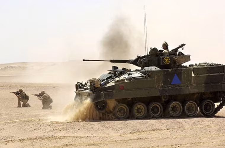 Xe chiến đấu bộ binh FV510 với màu sơn ngụy trang thông thường của Quân đội Anh. Và nếu muốn tiến hành đưa quân vào Syria các phương tiện cơ giới của Anh được điều đến Jordan phải được sơn ngụy trang màu sa mạc như ở Iraq.