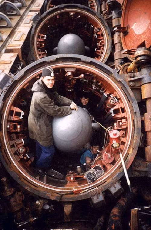 Kế hoạch nâng cấp các tàu ngầm Oscar II được Hải quân Nga công bố từ năm 2011 với thời gian triển khai đến 2020 sẽ hoàn tất với giá trị ước tính khoảng 25 tỷ RUB tương đương 372 triệu USD, bao gồm cả chi phí dành cho thiết kế. Tuy nhiên một số nguồn tin lại cho rằng Hải quân Nga sẽ mất ít nhất 12 tỷ RUB cho việc nâng cấp một chiếc Oscar II.