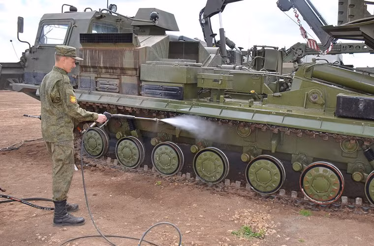 Hay đơn giản hơn là vệ sinh thiết bị với máy tẩy rửa chuyên dụng.