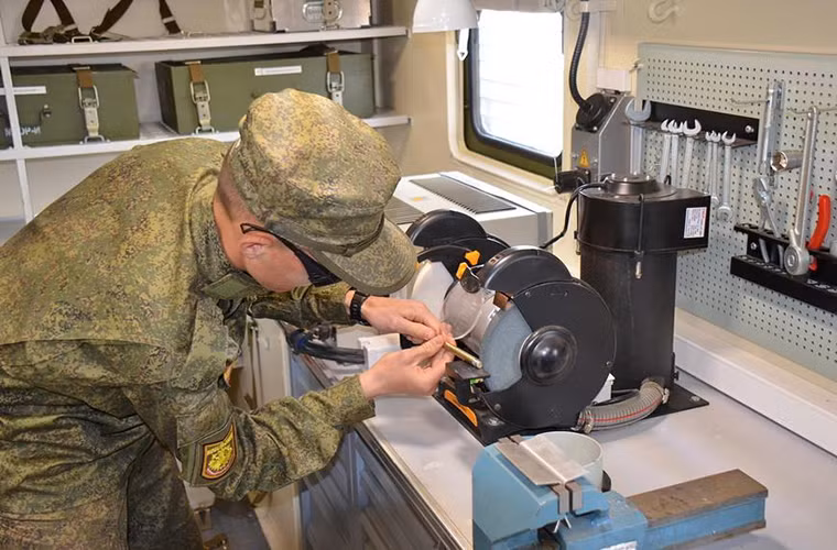 Hầu hết các linh kiện hoặc chi tiết máy đơn giản đều có thể được gia công hoặc lắp đặt với các trang thiết bị có sẵn trong PIRK.