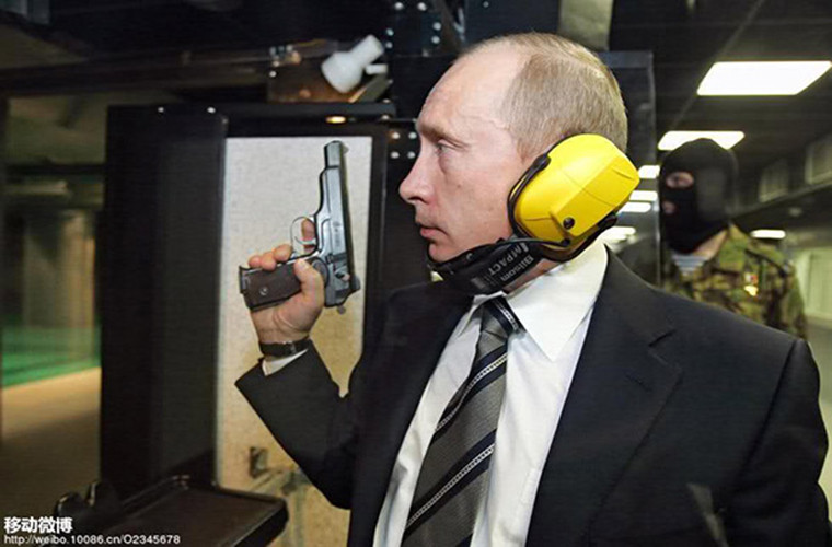 Hiện tại không còn được sử dụng trong Quân đội Nga nhưng nó vẫn còn phục vụ trong các đơn vị an ninh của nước này đặc biệt là các đơn vị đặc nhiệm. Có điều khá đặc biệt là APB bị cấm xuất khẩu kể cả với các quốc gia đồng minh Liên Xô trước đây và nó chỉ có thể xuất hiện ở một số nước cộng hòa từng thuộc Liên Xô. Trong ảnh là Tổng thống Nga Vladimir Putin bắn thử khẩu Stechkin tại một đơn vị đặc nhiệm Nga, từng là cựu điệp viên KGB có lẽ ông cũng không quá lạ với khẩu APB.