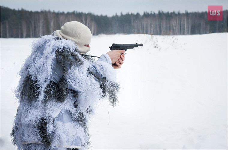 APB sử dụng cỡ đạn 9x18mm và cùng là cỡ đạn tiêu chuẩn của nhiều dòng súng ngắn khác do Liên Xô chế tạo. Kết hợp với nòng giảm thanh cỡ lớn APB có độ giật khi bắn khá thấp. Tầm bắn hiệu quả của nó với nòng giảm thanh là 50m tuy nhiên có một số ý kiến cho rằng có thể lên tới từ 70-100m.