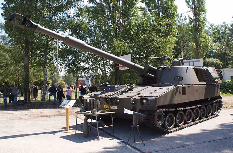 M109 155mm là mẫu pháo tự hành phổ biến nhất thế giới hiện nay được sử dụng rộng rãi trong quân đội các nước thuộc khối quân sự NATO và một số quốc gia khác trên thế giới. Nó cũng có lịch sử phát triển khá lâu đời từ đầu những năm 1960 cho tới nay với biến thể hiện đại nhất hiện tại là M109A7.