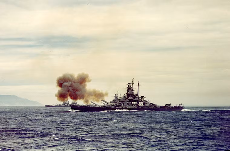 Trong phóng sự ảnh này có một số bức ảnh không do Jared Enos thực hiện. Hình ảnh thiết giáp hạm USS Indiana của Hải quân Mỹ tấn công các mục tiêu bên trong vùng Kamaishi, Nhật Bản vào ngày 14/7/1945.