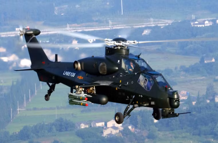 Giống như nhiều mẫu trực thăng tấn công khác Z-10 có thiết kế hai chỗ ngồi và được trang bị hai động cơ WZ-9 turboshaft có công suất 1350 shp mỗi chiếc giúp nó có thể bay với vận tốc 300k/m với tầm hoạt động 800km.