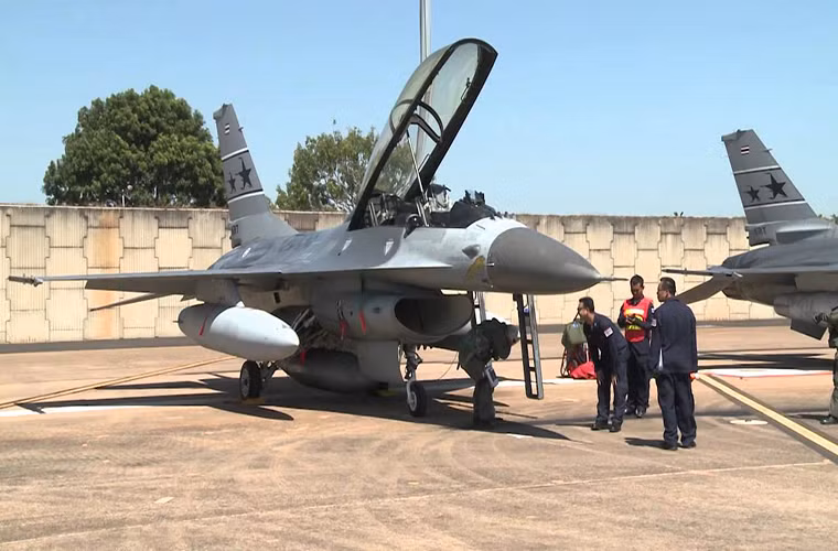 Còn các nâng cấp khác của F-16 vẫn chưa được RTAF công bố và chỉ cho biết thêm rằng IRIS-T chỉ mới được trang bị cho F-16 cách đây không lâu. Trước đó vào năm 2010, Thái Lan cũng từng công bố kế hoạch mua số lượng lớn IRIS-T nhưng số tên lửa này lại dành cho phi đội tiêm kích đa năng Saab JAS-39 Gripen C thế hệ mới của RTAF.