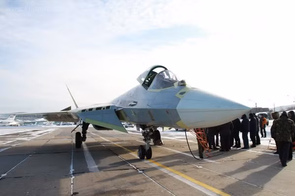 Cong ty My che bai tham te sieu co Su T-50 Nga