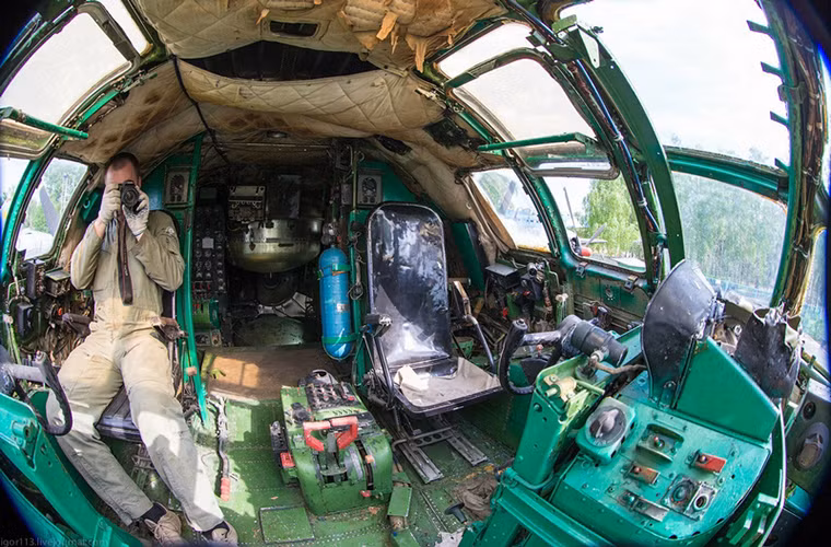 Dù vậy quá trình phát triển Tu-4 của Liên Xô cũng không mấy dễ dàng, phải đến tận tháng 5/1947 nguyên mẫu Tu-4 đầu tiên mới cất cánh lên trên bầu trời, chỉ hai năm sau đó nó được giới thiệu chính thức trước sự ngỡ ngàng của người Mỹ.