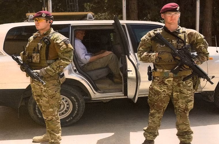 Một số nguồn tin quân sự giấu tên của Anh còn cho biết, Hải quân Hoàng gia Anh gần đây đã đặt mua thêm ít nhất 300 khẩu C8 carbine từ Canada để trang bị cho các đơn vị Commando nhưng chi tiết của hợp đồng này vẫn chưa được tiết lộ.