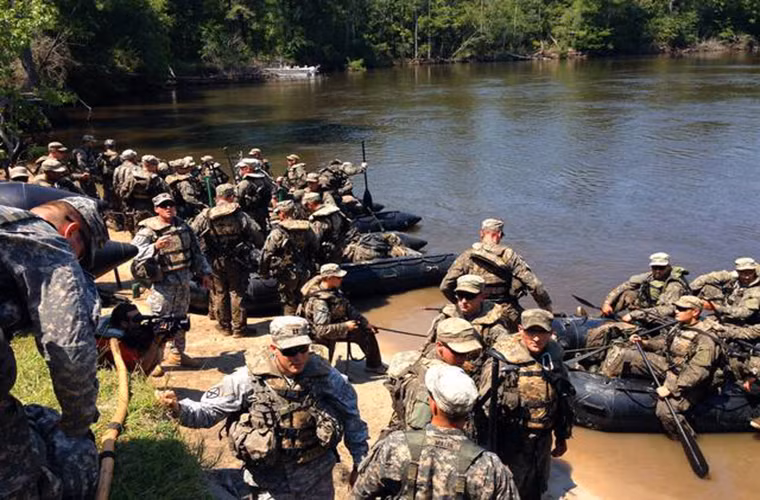 Bên cạnh đó các đơn vị tác chiến đặc biệt cũng đóng vai trò hết sức quan trọng trong việc giúp các tướng lĩnh quyết định có hay không việc triển khai GRF, vì nếu phải đối đầu với một lực lượng phòng thủ mạnh hơn các đơn GRF sẽ bị tiêu diệt hoàn toàn trước khi lực lượng bộ binh kịp đến hỗ trợ.
