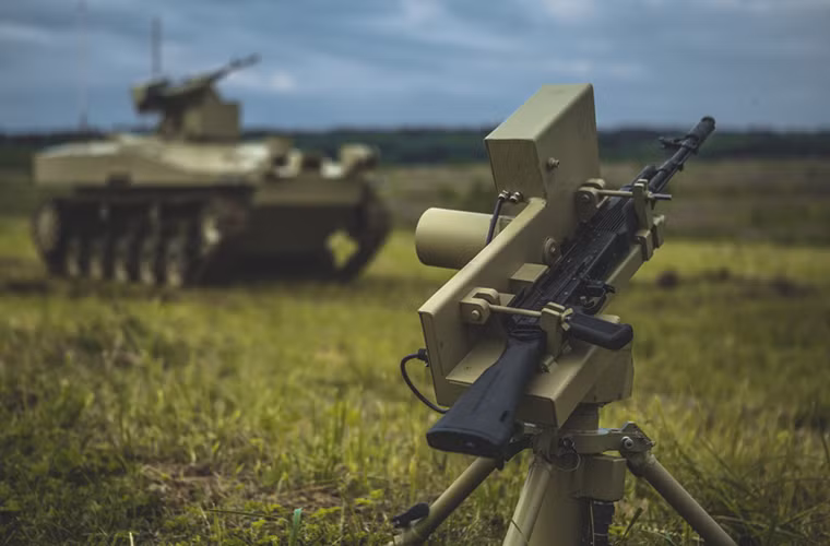 Bên cạnh các loại súng bộ binh, Kalashnikov còn mang đến Amry-2016 các tổ hợp vũ khí điều khiển từ xa có thể được tích hợp với nhiều loại vũ khí các khác nhau từ súng trường tấn công, súng máy hạng nhẹ cho đến súng bắn tỉa. Và người sử dụng có thể dễ dàng triển khai các loại vũ khí này từ khoảng cách an toàn.