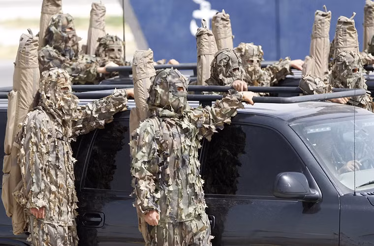 Sau khi tân Quốc vương Abdullah II lên nắm quyền tại quốc gia Trung Đông này, các đơn vị đặc nhiệm của Jordan càng được quan tâm nhiều hơn trước với việc được hiện đại hóa trang bị cũng như quân số cũng được tăng lên đáng kể.