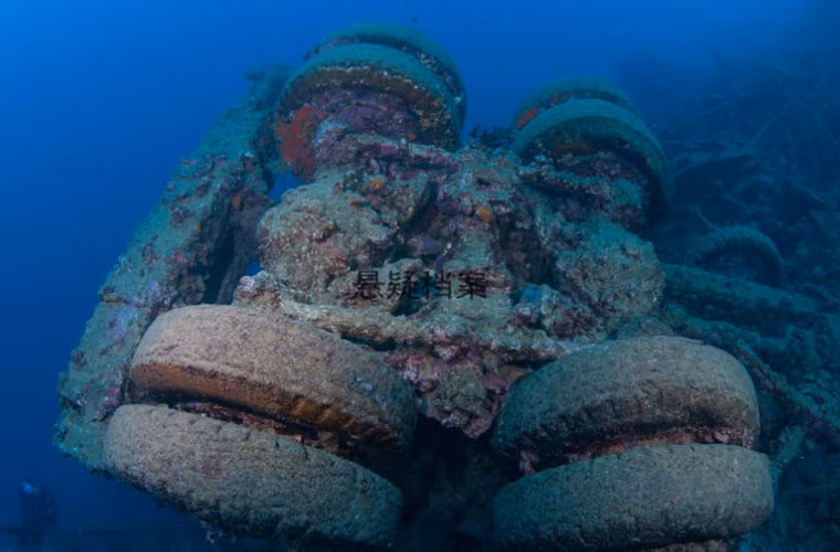 Ngay cả bây giờ cũng có người đặt câu hỏi, những vật tư trong đó có cả hàng hóa dân sự, tại sao không chia cho người dân bản địa.