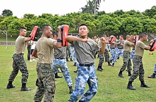 Cùng giao lưu trao đổi võ thuật (Nguồn: thairath.co.th).