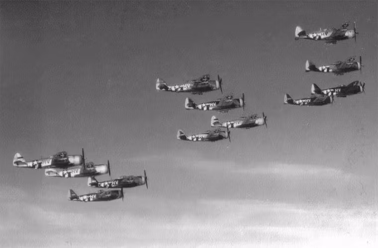 Sức mạnh của tiêm kích đa năng P-47 đến từ “kho vũ khí” mà nó có thể mang theo. Khi được trang bị đầy đủ trọng lượng của chiếc máy bay này lên tới 8 tấn, trong đó có hơn 1,1 tấn vũ khí gồm bom và rocket các loại. Và với phạm vi chiến đấu lên đến hơn 1.200km, P-47 là sự lựa chọn hoàn hảo cho các đợt không kích chiến thuật hoặc hỗ trợ hỏa lực cho lực lượng mặt đất.